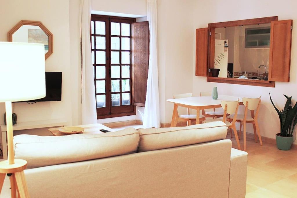 Fancy Apartment In A Historic House, Chiclana City Center By C. Dreams شيكلانا دي لا فرونتيرا المظهر الخارجي الصورة