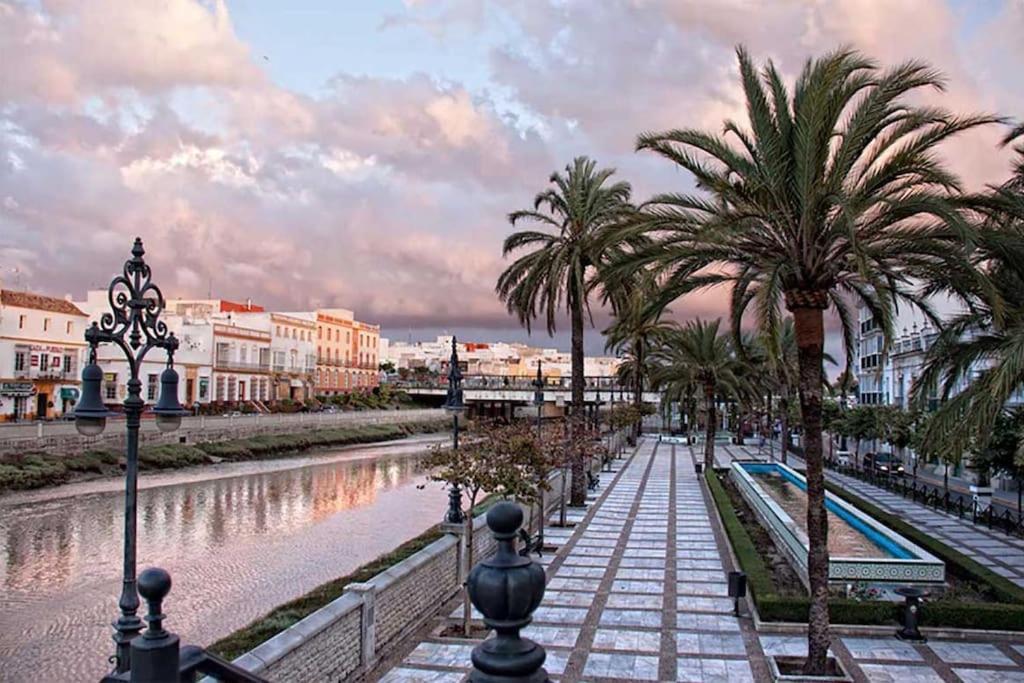 Fancy Apartment In A Historic House, Chiclana City Center By C. Dreams شيكلانا دي لا فرونتيرا المظهر الخارجي الصورة